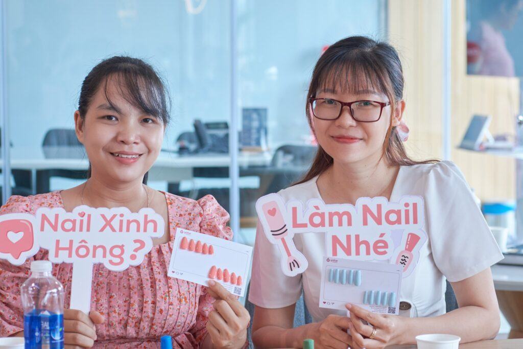 Làm nails cùng aia exchange