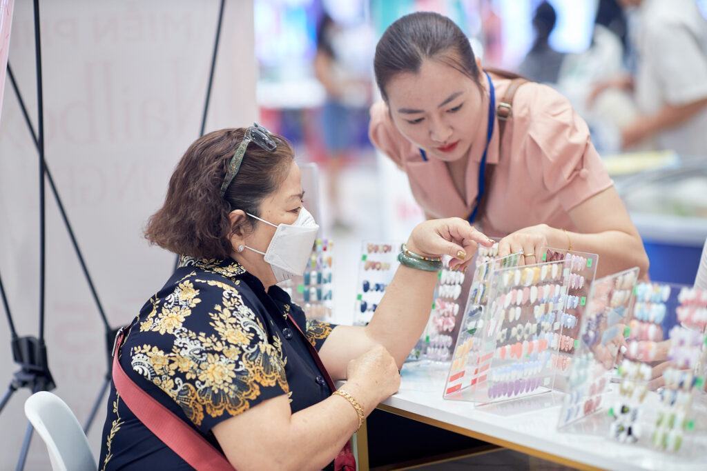 Nghề ktv nails